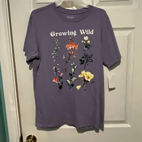 NWT. Mighty Fine Wild Flowers Oversized Tee. - Picture 4 of 5